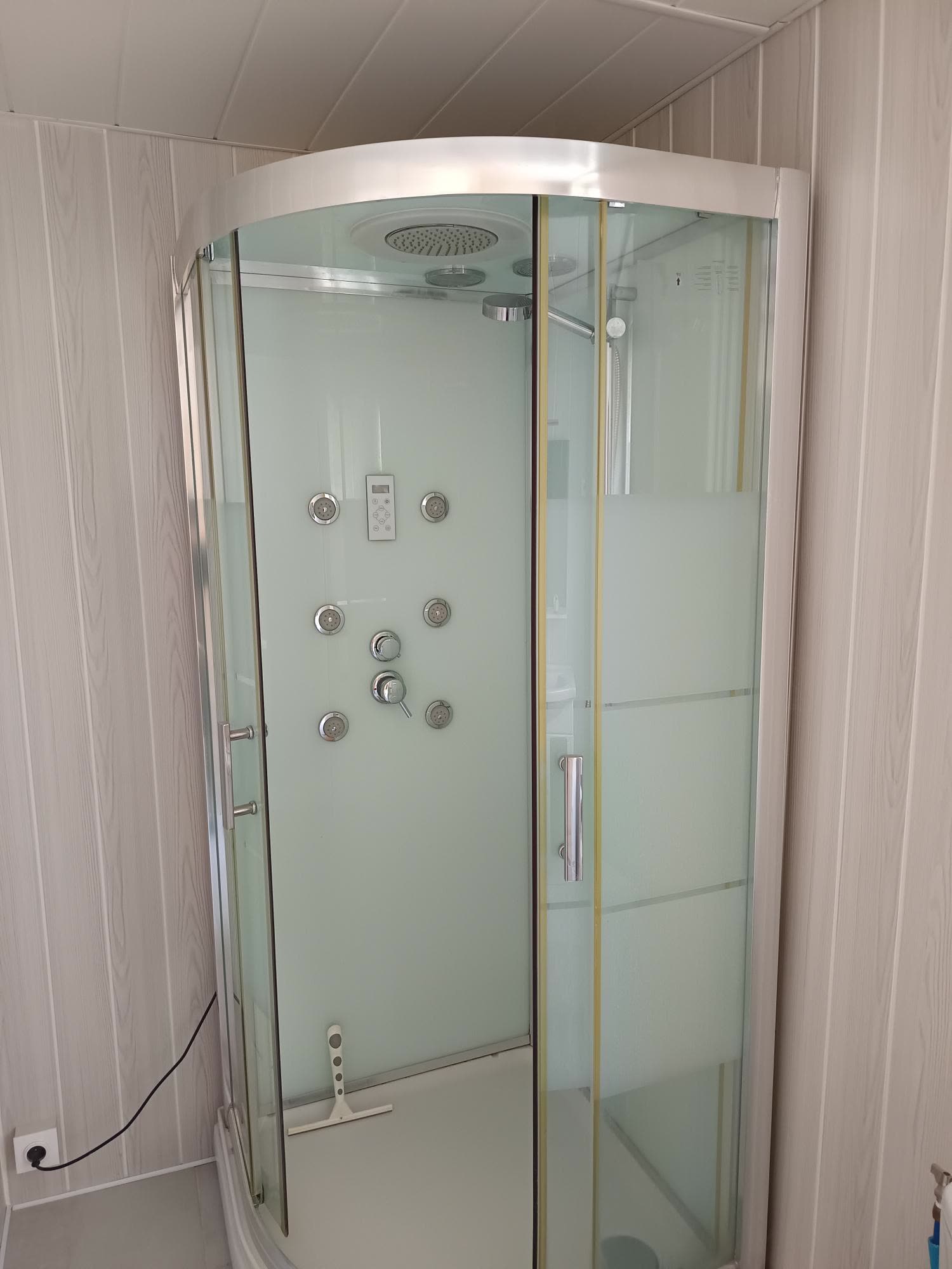 Cabine de douche hydro-massante