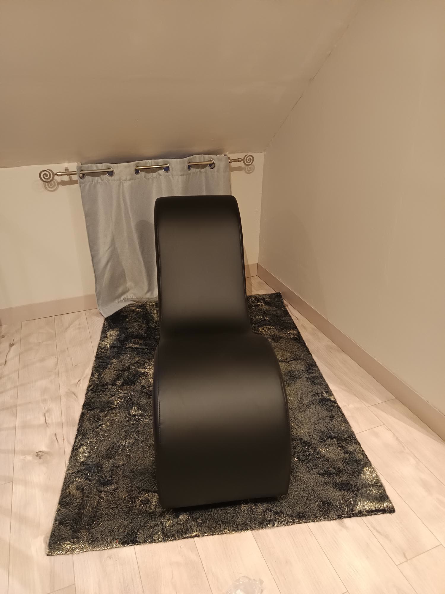 Fauteuil de détente galbé