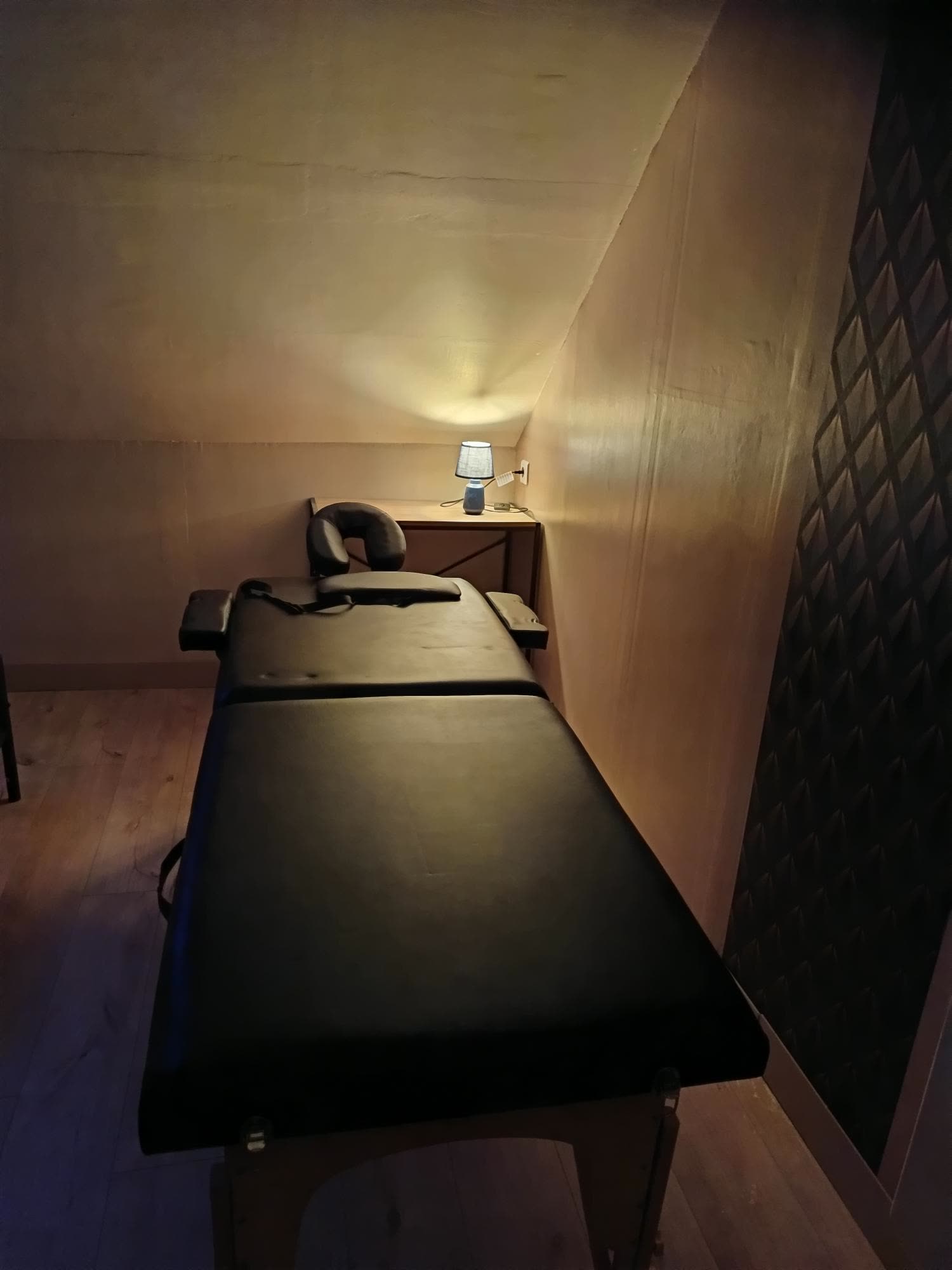 Espace massage à la lumière tamisée