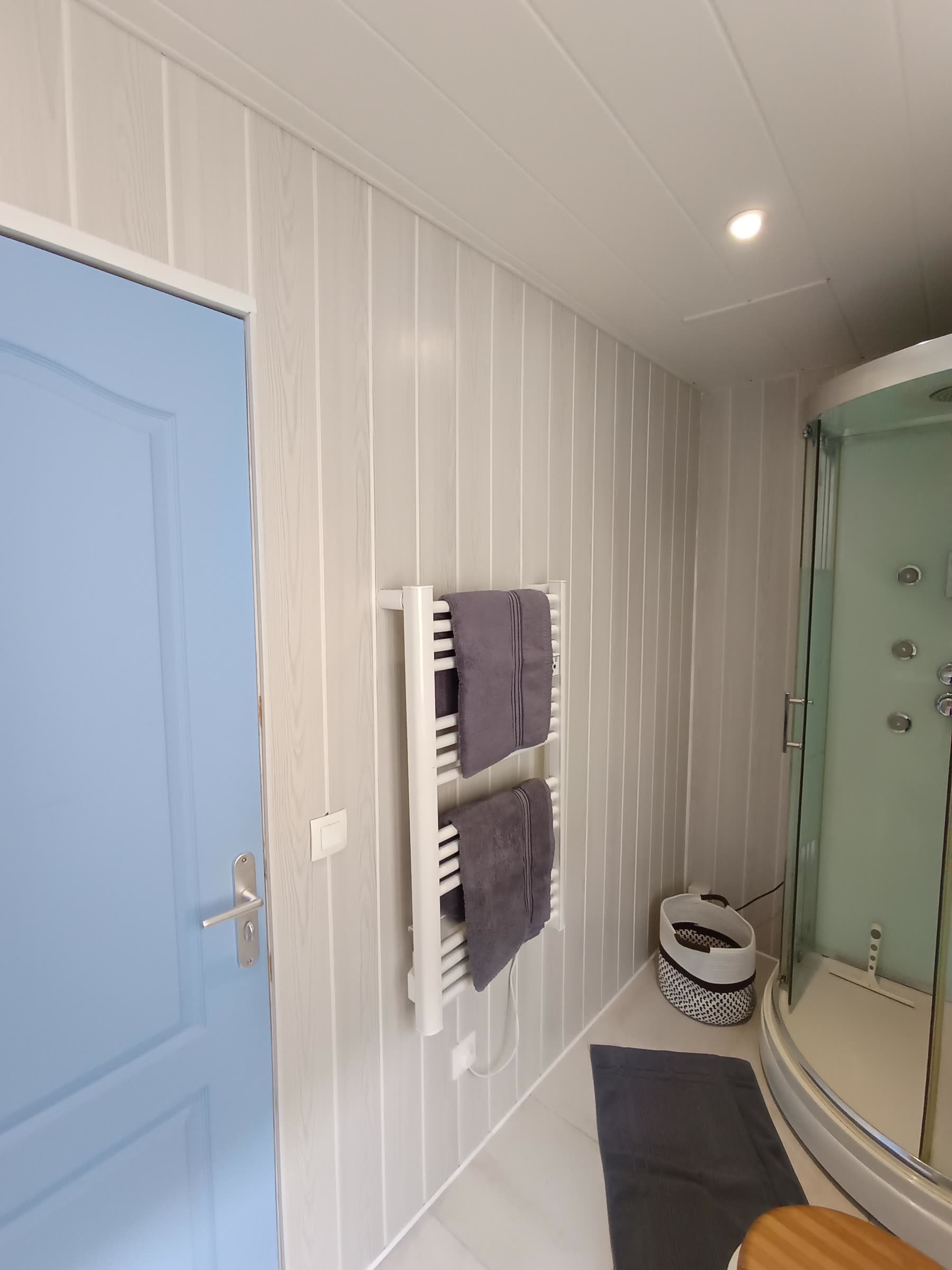 Salle de bain, sèche-serviettes